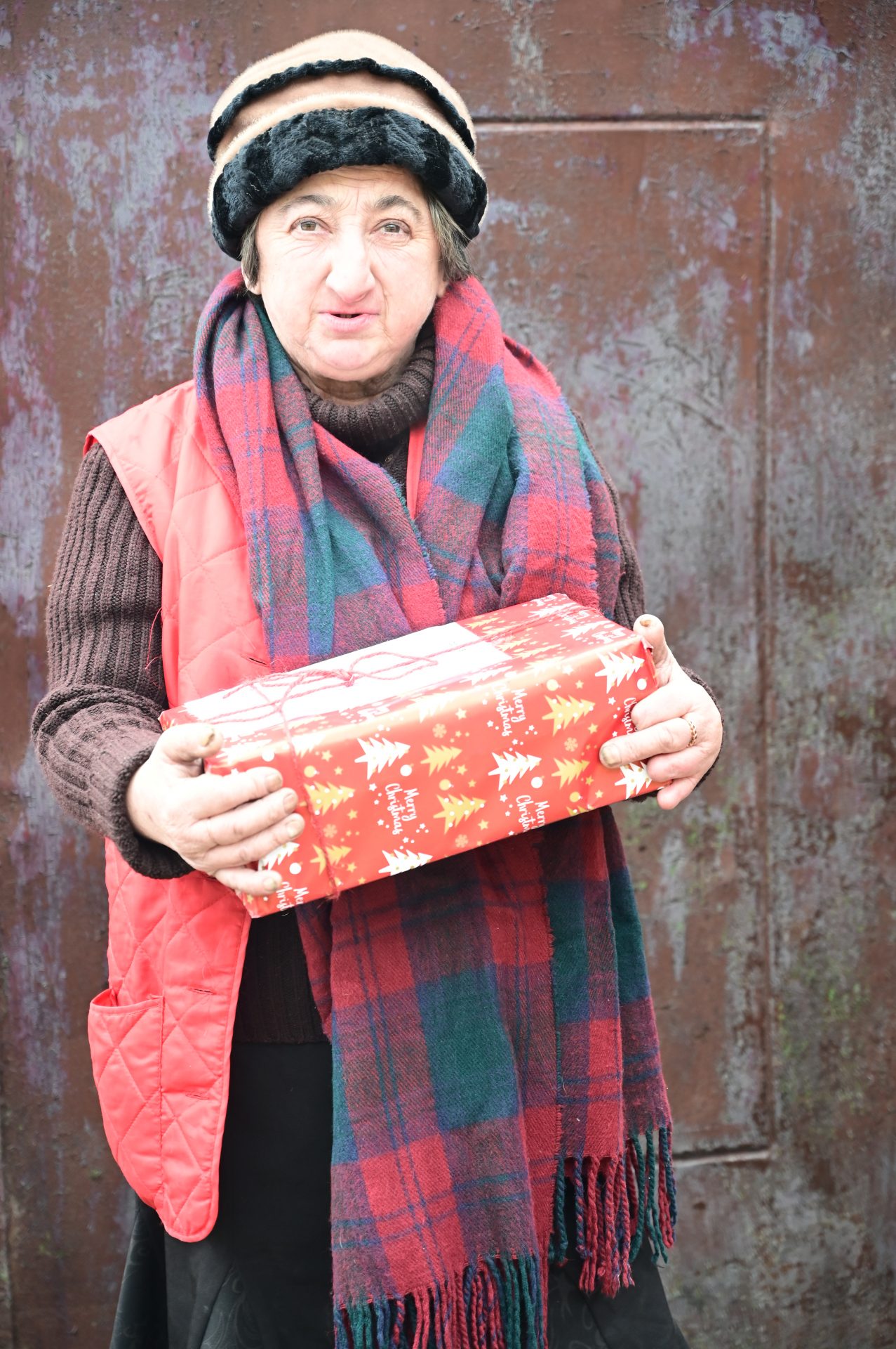 Link to Hope Shoebox Appeal - Lady with missing fingers