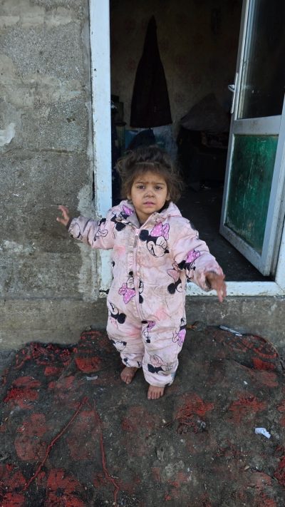 Shoebox Girl with no shoes